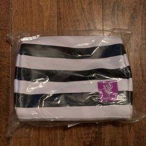 Younique makeup bag 💄